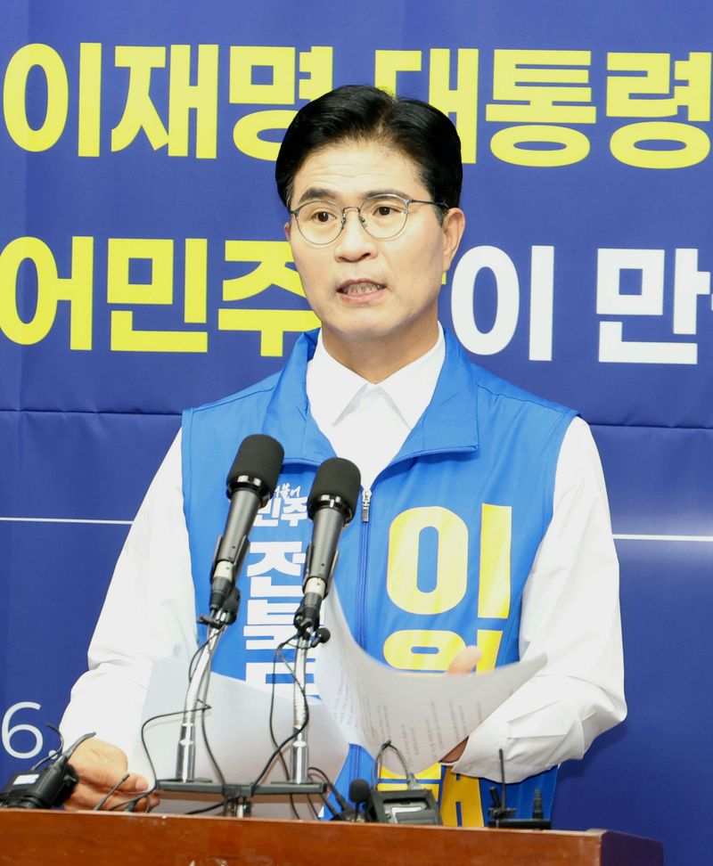 이원택 더불어민주당 전북도지사 후보가 19일 전북 전주시 전북특별자치도의회에서 기자회견을 열고 제9회 전국동시지방선거 공약발표를 하고 있다. 2026.5.19 ⓒ 뉴스1 유경석 기자