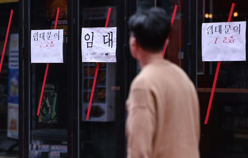 서울 시내 한 술집으로 운영했던 가게에 임대 문구가 붙어 있다. 2026.2.4 ⓒ 뉴스1 김도우 기자