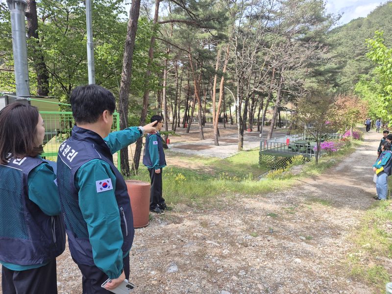 홍천군이 오는 6월말까지 하천·계곡 불법 시설 자진 철거 및 자진 신고 기간을 본격 운영한다.