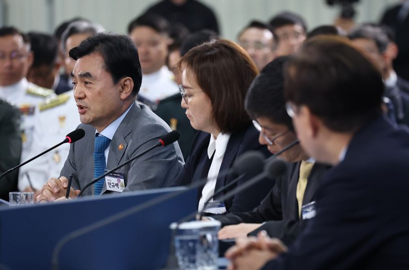 안규백 국방부 장관이 26일 경남 창원시 진해구에서 열린 제1회 미래국방전략위원회에서 발언하고 있다. 청와대통신사진기자단