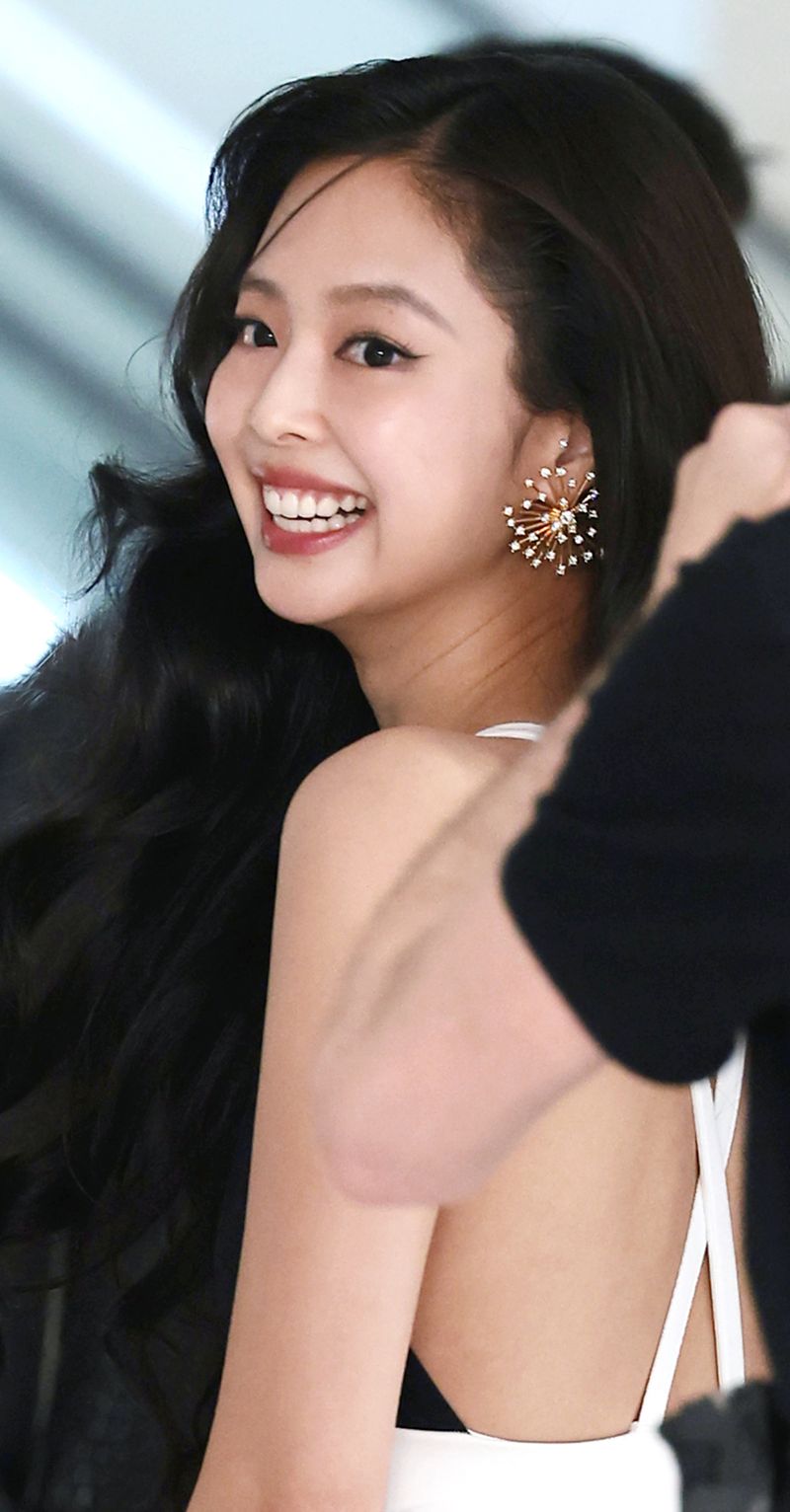 블랙핑크 제니, '인간 샤넬'의 압도적 존재감