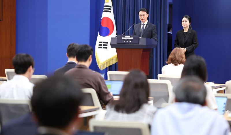 이규연 홍보소통수석이 27일 청와대 춘추관에서 대통령 취임1주년 기자회견 관련 브리핑을 하고 있다. 2026.5.27 ⓒ 뉴스1 허경 기자