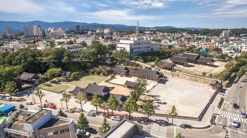 강릉시 6월 추천여행지 임영관삼문 칠사당. 강릉시 제공