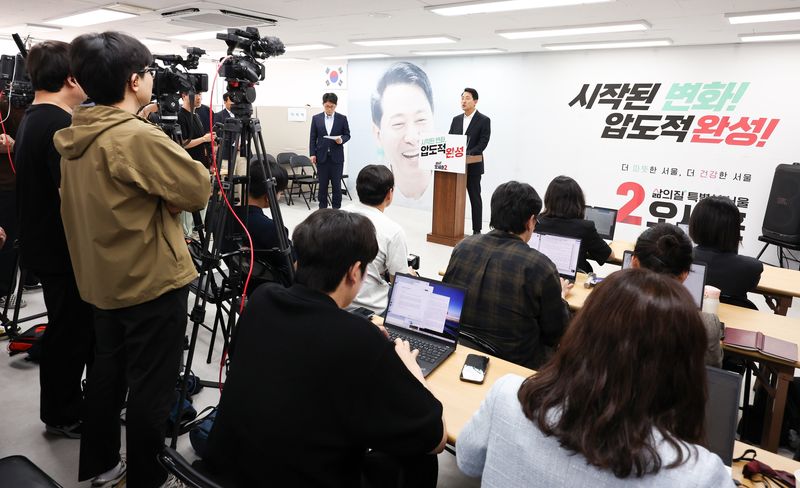 [서울=뉴시스] 김명년 기자 = 오세훈 국민의힘 서울시장 후보가 28일 서울 종로구 대왕빌딩 선거캠프에서 열린 기자간담회에서 발언하고 있다.(공동취재) 2026.05.28. photo@newsis.com