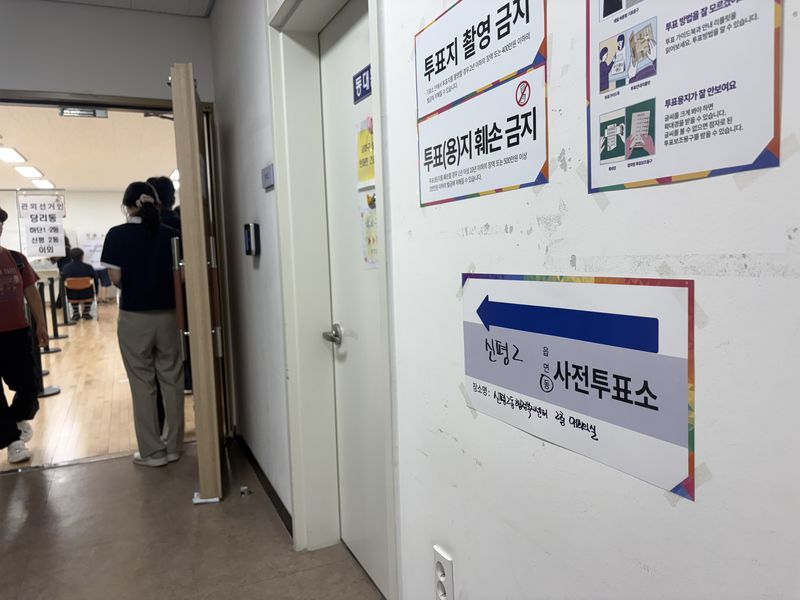 신평2동사전투표소 모습. 중장년층을 중심으로 투표행렬이 이어졌다. 2026.5.29 ⓒ 뉴스1 박서현 기자