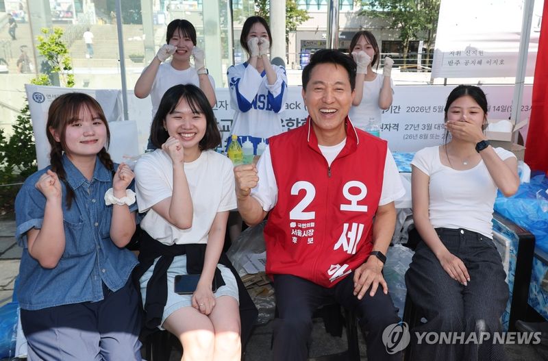 연세대 거리유세 나선 오세훈 후보 (출처=연합뉴스)