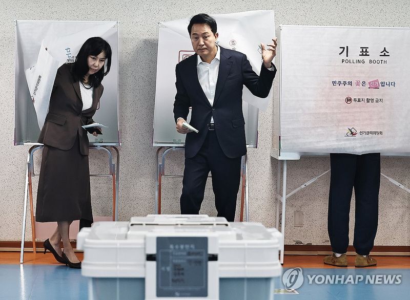 투표하는 오세훈 서울시장 후보 (출처=연합뉴스)