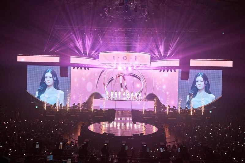 아이오아이, 벚꽃 진 자리에 맺힌 호접지몽…9년 만에 증명한 '선순환의 약속'