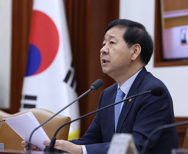 [서울=뉴시스] 조수정 기자 = 구윤철 경제부총리 겸 재정경제부 장관이 29일 오전 서울 종로구 정부서울청사에서 비상경제본부회의 겸 경제·산업경쟁력 강화 관계장관회의를 주재하고 있다. 2026.05.29. chocrystal@newsis.com