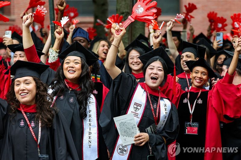 [특파원 시선] "28대 3으로 지고 있다면"…美졸업식 빛낸 '인생 전술' (출처=연합뉴스)