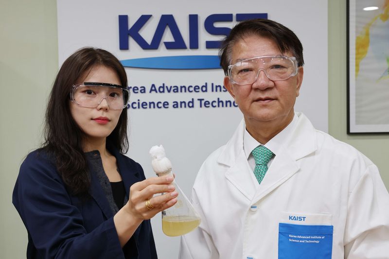 KAIST 안다희 박사(왼쪽, 이상엽 교수. (KAIST 제공. 재판매 및 DB금지) 2026.5.31/뉴스1