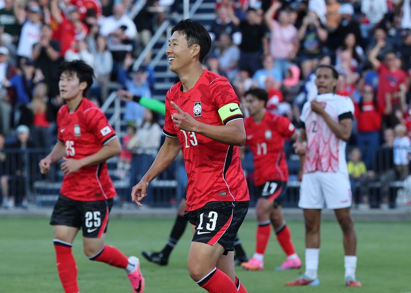 대한민국 축구대표팀 손흥민이 30일(현지시간) 미국 유타주 솔트레이크시티 브리검영대 사우스필드 경기장에서 2026 국제축구연맹(FIFA) 북중미 월드컵 앞두고 열린 대한민국과 트리니다드 토바고의 평가전에서 골을 넣고 환하게 웃고 있다. 뉴스1