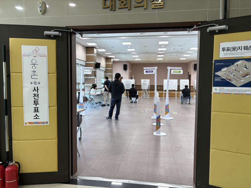 지난 29일, 30일 실시된 제9회 전국동시지방선거 사전투표에서 울산지역은 22.46% 역대 최고의 사전투표율을 기록했다. 사진은 지난 29일 울주군 웅촌면 사전투표소 모습이다. 사진=최수상 기자
