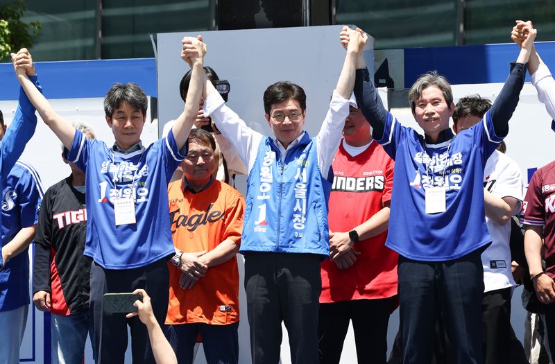 정원오 더불어민주당 서울시장 후보가 31일 오후 서울 구로구 고척스카이돔 앞에서 열린 유세 현장에서 지지를 호소하고 있다. 2026.5.31 ⓒ 뉴스1 최지환 기자