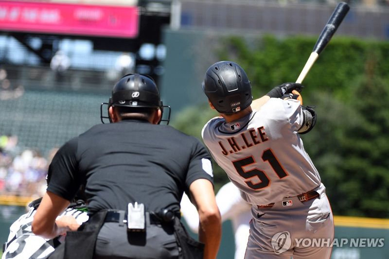 이정후, 호쾌한 스윙으로 첫 5안타 폭발 (출처=연합뉴스)