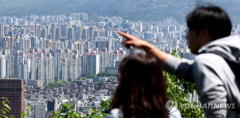 서울 남산서 바라본 도심 곳곳에 아파트 (출처=연합뉴스)