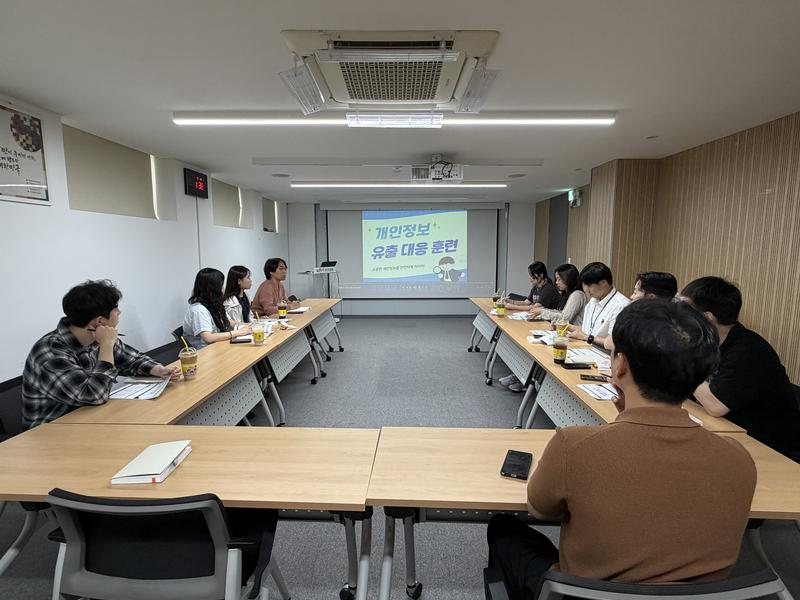 지난달 29일 서울 한식진흥원에서 개인정보 유출·노출 모의훈련이 진행되고 있다. 한식진흥원 제공