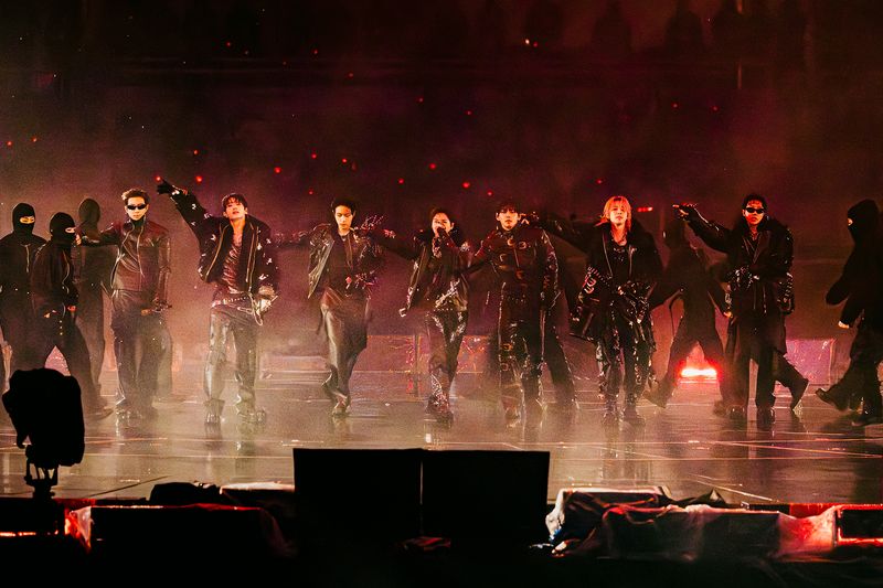 글로벌 슈퍼그룹 '방탄소년단'(BTS)이 지난 4월 9일 경기 고양 고양종합운동장 주경기장에서 월드투어 '아리랑' 포문을 열고 있다. 뉴시스 제공