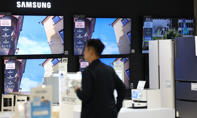 서울 한 대형마트 가전매장 모습. 연합뉴스