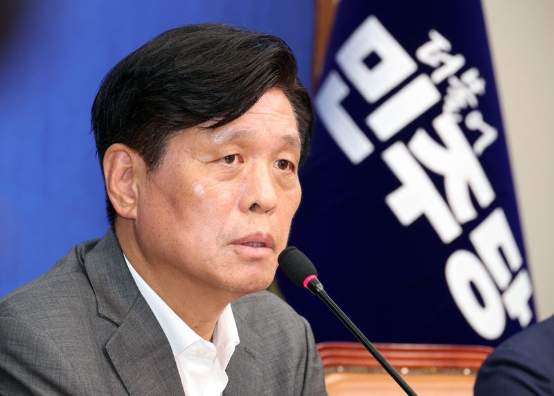 조승래 더불어민주당 총괄선대본부장이 지난달 27일 오후 서울 여의도 국회에서 열린 기자간담회에서 발언을 하고 있다. 뉴시스