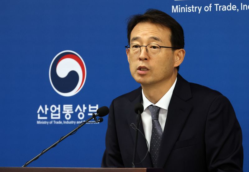 [세종=뉴시스] 강종민 기자 = 강감찬 산업통상부 무역투자실장이 1일 세종시 정부세종청사에서 2026년 5월 수출입동향을 발표하고 있다. 2026.06.01. ppkjm@newsis.com