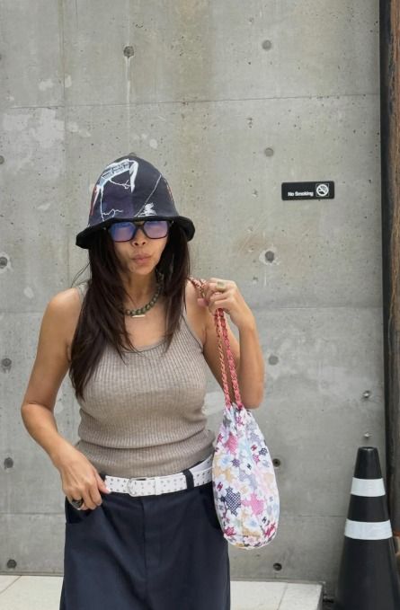 황신헤, 여전한 패션 센스에 늘씬&middot;볼륨 몸매까지…63세 맞아?