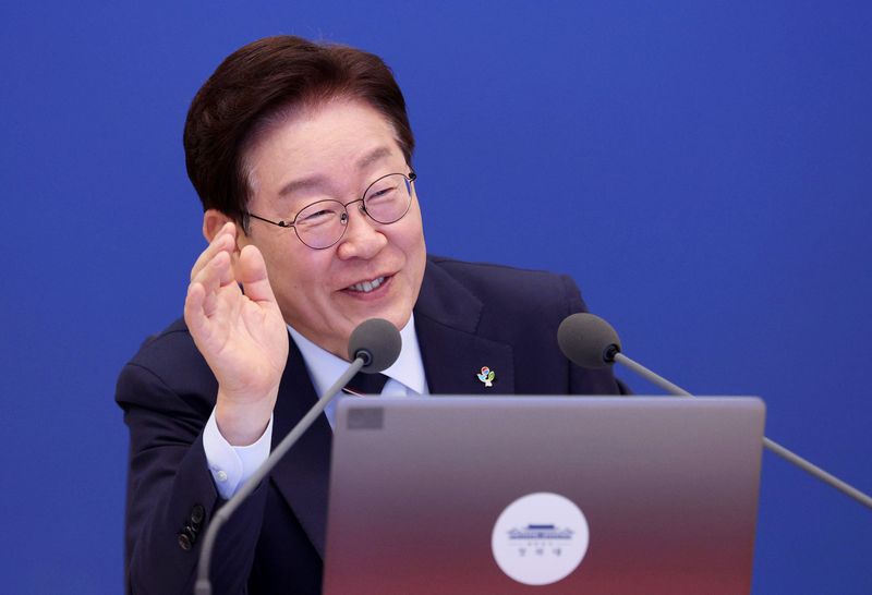 이재명 대통령이 2일 청와대에서 열린 제24회 국무회의 겸 제11차 비상경제점검회의에서 발언하고 있다. 뉴시스