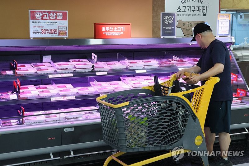 5월 축산물 물가 전년 대비 5.8% 상승…농산물은 0.8% 하락 (출처=연합뉴스)