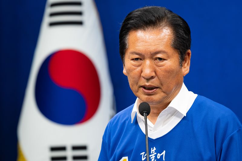정청래 더불어민주당 대표가 6·3 지방선거 및 국회의원 재보궐 선거 본투표를 하루 앞둔 2일 서울 여의도 국회에서 대국민 투표 호소 기자회견을 하고 있다. 뉴스1