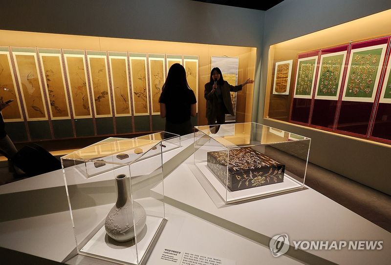 한-프 수교 140주년 기념 반화 전시 (출처=연합뉴스)