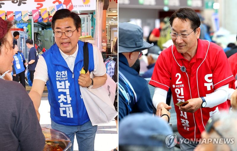 유권자들과 만난 박찬대·유정복 인천시장 후보 (출처=연합뉴스)