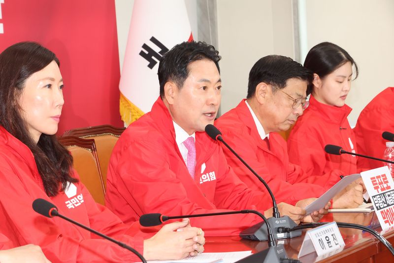 장동혁 국민의힘 대표가 제9회 전국동시지방선거 및 국회의원 재보궐 선거일인 3일 서울 여의도 국회에서 열린 중앙선거대책위원회의에서 모두 발언을 하고 있다. 사진=박범준 기자