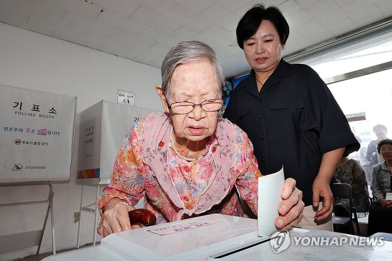 '110세의 한표' (출처=연합뉴스)