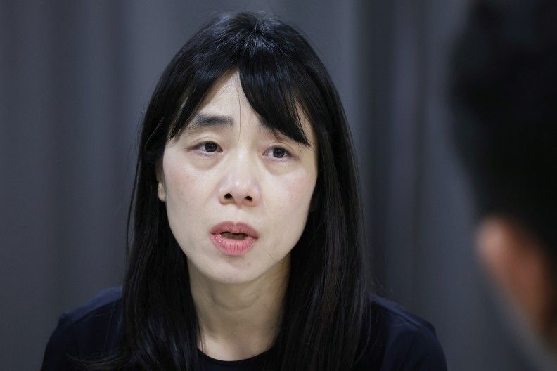 인터뷰하는 김숨 작가 (출처=연합뉴스)