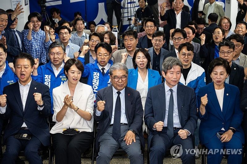 출구조사 지켜보는 정원오 후보 캠프 (출처=연합뉴스)