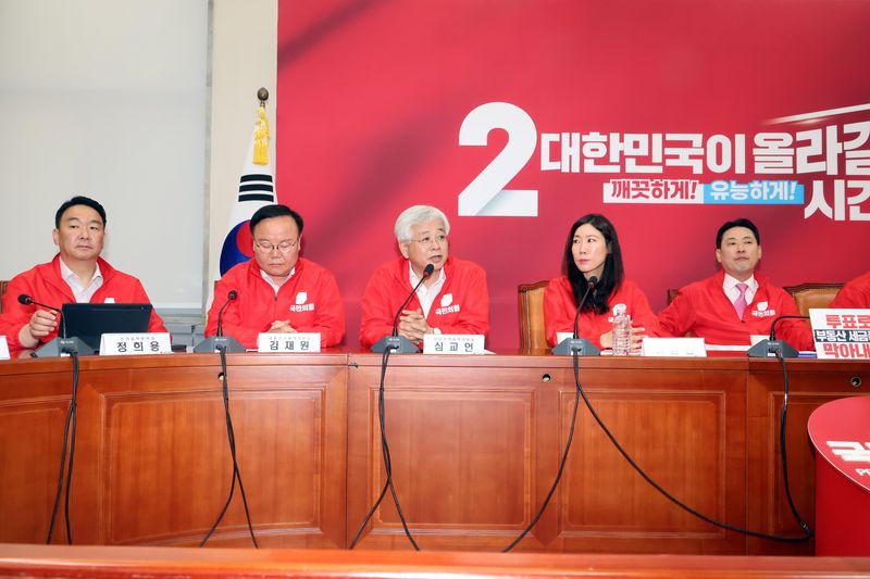 심교언 국민의힘 상임선거대책위원장이 3일 서울 여의도 국회에서 열린 중앙선거대책위원회의에서 부동산 관련 발언을 하고 있다. 사진=박범준 기자