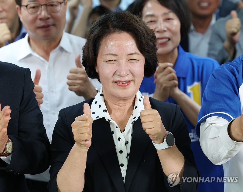 환한 표정의 추미애 후보 (출처=연합뉴스)