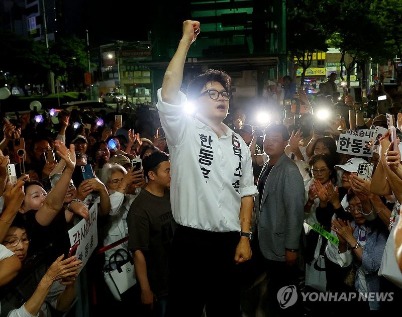 한동훈 '주먹 불끈' (출처=연합뉴스)