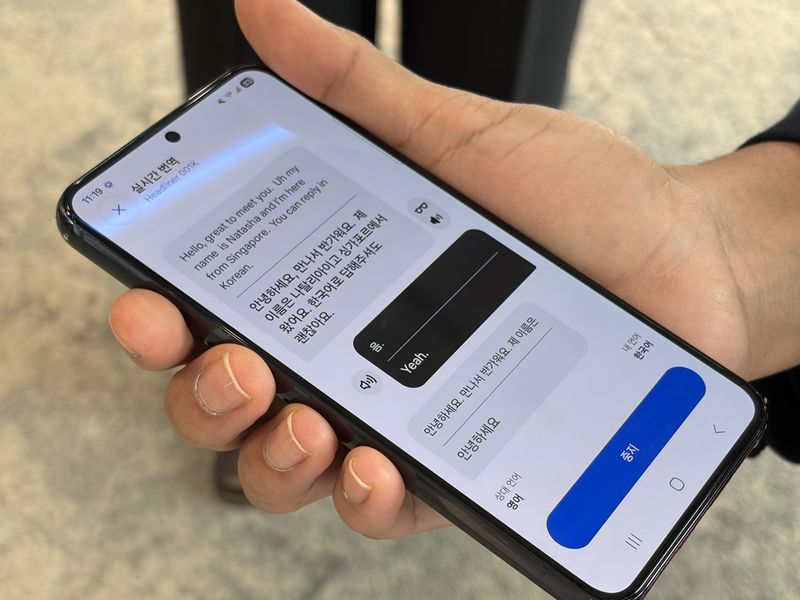 메타 AI 글라스가 공식 출시 전 베타 버전으로 탑재한 실시간 통역 기능. 메타 AI 글라스를 쓰고 메타 AI 앱과 연동한 후 영어를 사용하는 외국인과 대화를 나누면 메타 AI 글라스가 실시간 음성 통역을 오디오로 지원한다. 메타 AI 앱을 통해 통역 내용을 텍스트로도 확인할 수 있다.2026.06.04.ⓒ 뉴스1 신은빈 기자
