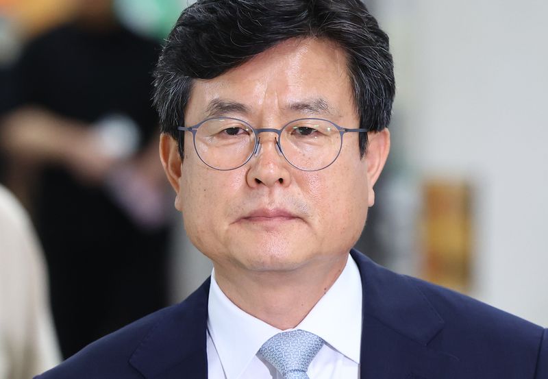 [서울=뉴시스] 황준선 기자 = 한편 특검팀은 지난 2일 강 전 실장의 허위공문서 작성, 공용물 손상, 대통령기록물에 관한 법률 위반 등 혐의 1심을 심리한 서울중앙지법 형사합의30부(부장판사 박옥희)에도 항소장을 제출했다. 사진은 강 전 실장. 2026.06.04. hwang@newsis.com