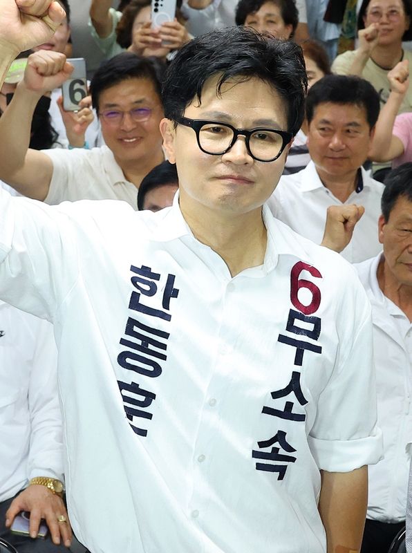 대권가도 열린 한동훈… 조국은 당 대표 사퇴 [대권 잠룡들 희비]