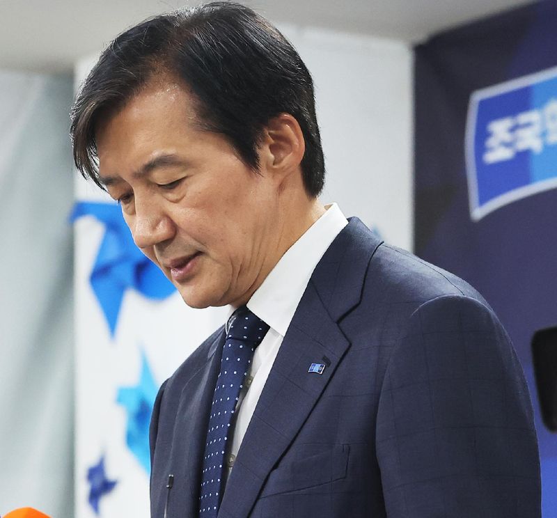 한동훈 무소속 부산 북구갑 국회의원 보궐선거 당선인(맨위)과 조국 조국혁신당 대표 연합뉴스·뉴스1