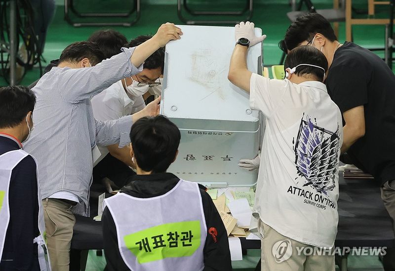 잠실7동 투표함 개표 시작 (출처=연합뉴스)