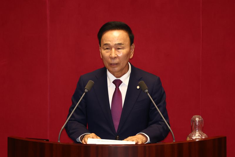 박덕흠 신임 국회부의장이 5일 서울 여의도 국회에서 열린 본회의에서 당선인사를 하고 있다. 뉴시스