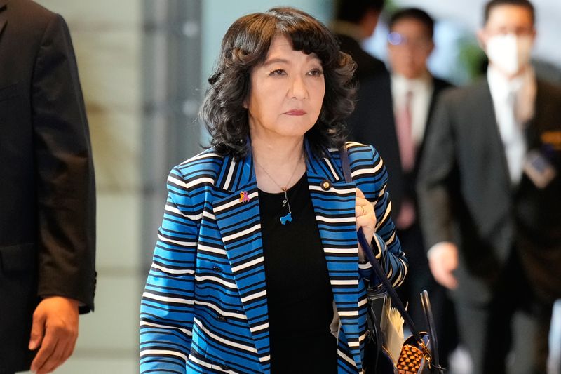 [도쿄=AP/뉴시스]가타야마 사쓰키 일본 재무상이 지난해 10월 21일 도쿄 총리 관저에 도착해 걸어가고 있다. 2026.06.05.