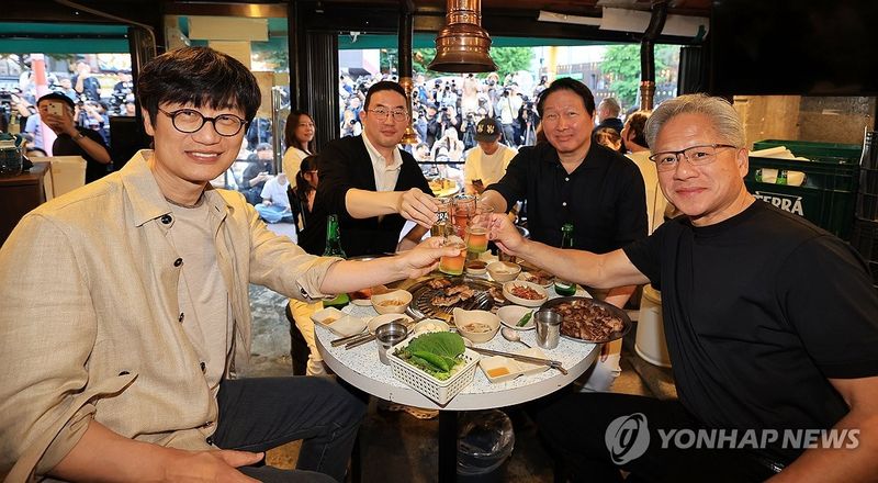 젠슨 황, 최태원·구광모·이해진과 '삼소회동' (출처=연합뉴스)