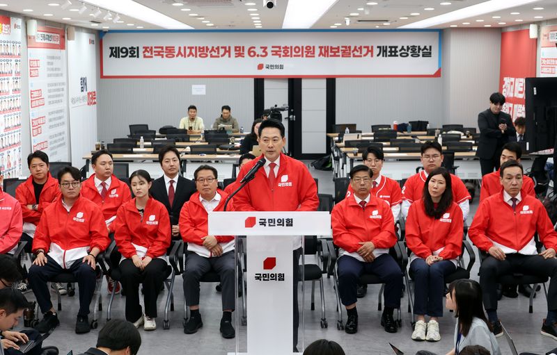 [서울=뉴시스] 조성봉 기자 = 장동혁 국민의힘 대표가 3일 오후 서울 여의도 중앙당사에서 투표용지 부족 관련 긴급 현안 브리핑을 하고 있다. 장 대표는 '선거 개표 즉각 중단'을 촉구했다. 2026.06.03. suncho21@newsis.com