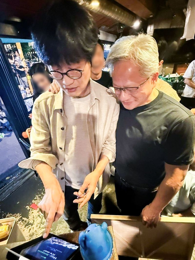 네이버페이 페이스사인으로 삼겹살 결제하는 이해진 의장 (출처=연합뉴스)