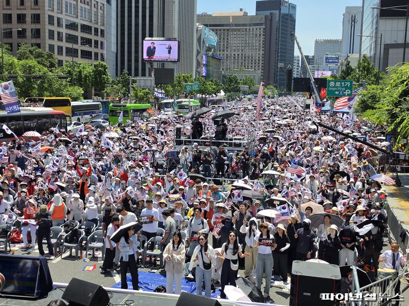 6일 서울 광화문에서 대한민국바로세우기국민운동본부 주최로 '6·6 광화문 국민대회'가 열리고 있다. 사진=박성현 기자