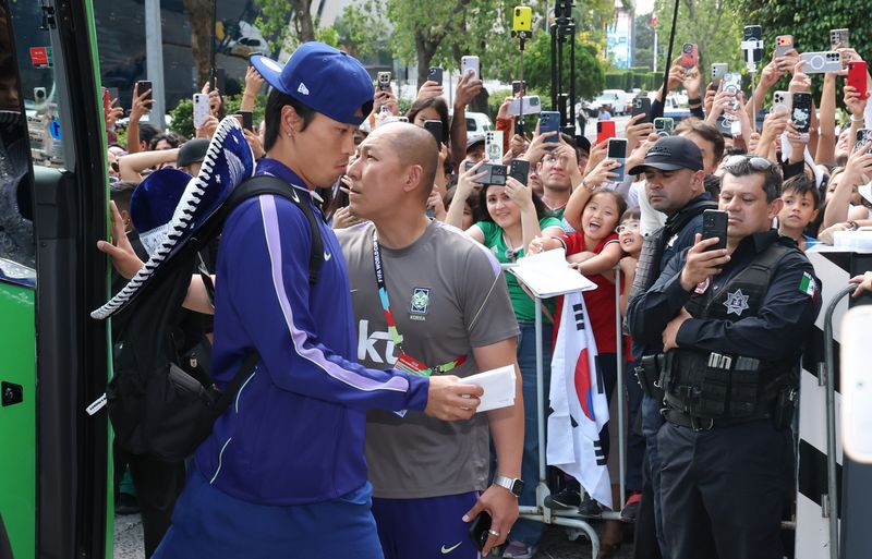 [과달라하라(멕시코)=뉴시스] 김명년 기자 = 축구국가대표팀 조규성이 5일(현지 시간) 멕시코 과달라하라 대표팀 숙소에 도착하고 있다. 2026.06.06. kmn@newsis.com